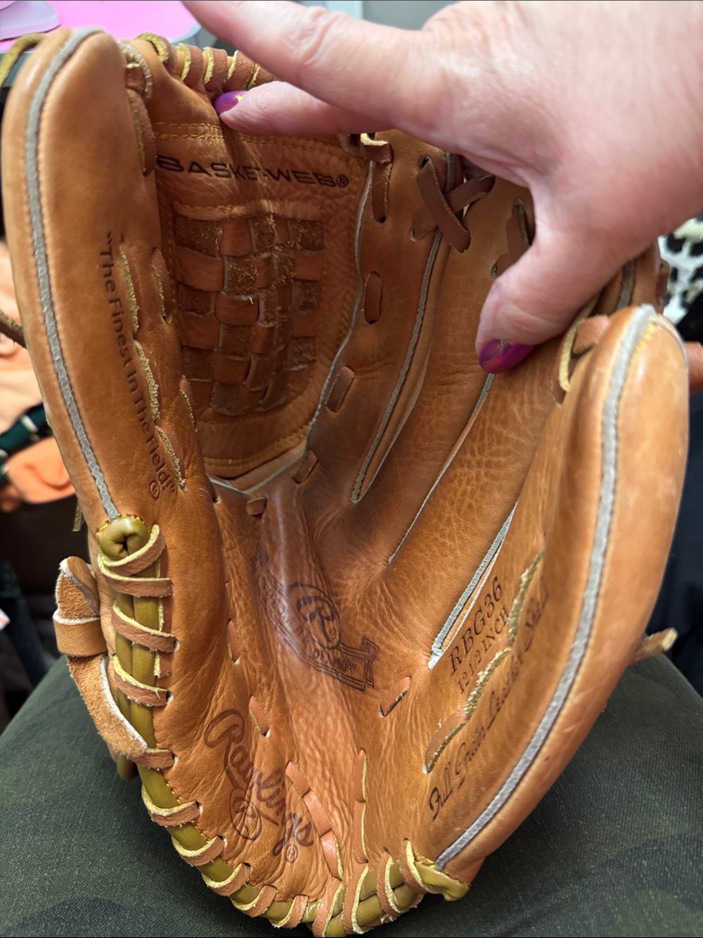 Rawlings rbg36 12.5inch leather baseball glove exc condition fits on left hand